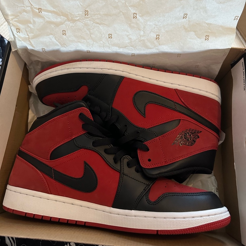 Jordan 1 mid ‘Banned’ 2018 Men’s Size 12